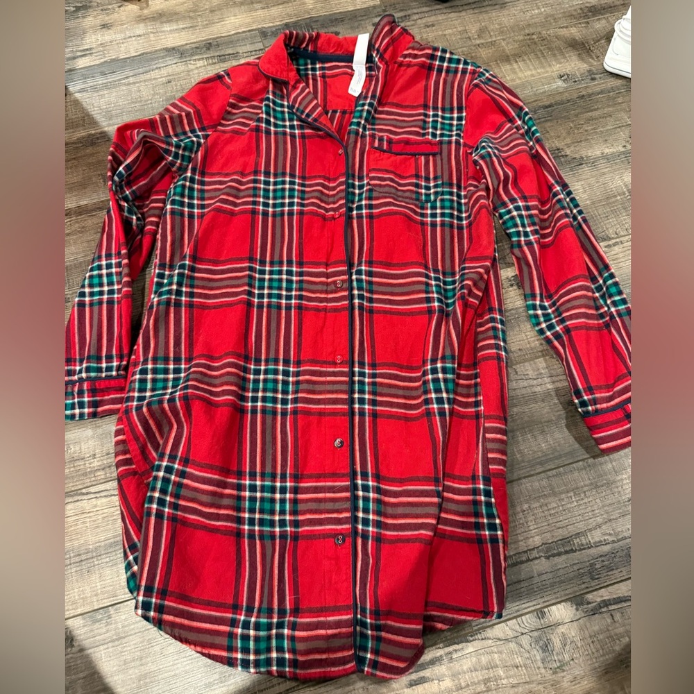 Stars Above Red Plaid Button-Up Sleep long Shirt size small